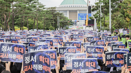 공손해진 학부모 문자, 교사는 바디캠 샀다…공교육 멈춤 한 달