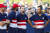 미국팀 선수들이 패배후 도열해 있다. 잰더 쇼플리(맨 왼쪽)과 패트릭 캔틀레이(오른쪽에서 두번째)는 모자를 쓰지 않았다. EPA=연합뉴스