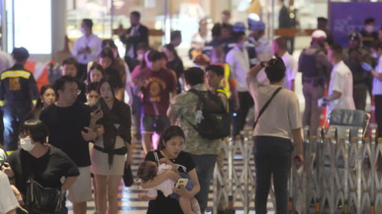 14세 소년, 방콕 쇼핑몰서 총기 난사…"중국 여성 숨졌다"