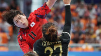 일본 기다렸다…여자 핸드볼 8번째 금 사냥
