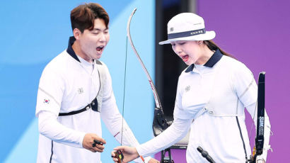 [속보] 이우석-임시현, 일본 꺾고 AG 양궁 혼성전 첫 금메달