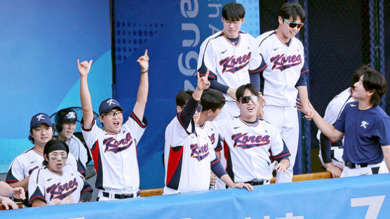한국 야구, 일본 어렵게 꺾었지만…"중국전도 안심 못한다"