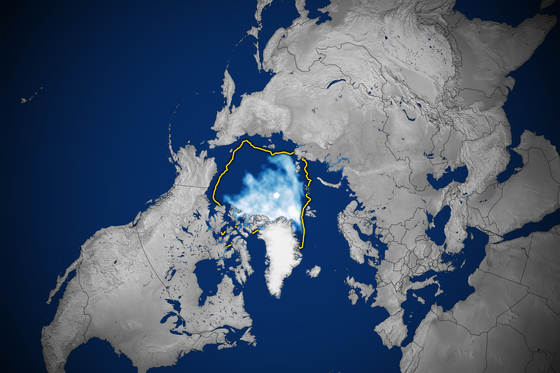 미 항공우주국(NASA)와 국립빙설자료센터(NSIDC)가 위성으로 분석한 9월 19일 북극 해빙 면적(흰색 부분). 흰색이 진할수록 해빙이 두껍게 얼었다는 뜻이다. 노란색 영역은 1981~2010년 평균 해빙 최소면적이다. 사진 NASA 