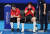 한국 여자 핸드볼의 에이스 류은희(오른쪽)가 5일 항저우 아시안게임 여자 핸드볼 결승전에서 패배가 확정되자 눈물을 훔치며 아쉬워하고 있다. 연합뉴스 
