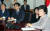 2004년 9월 1일 한나라당 당사를 예방한 일본 자민당 아베 간사장(왼쪽 둘째), 후유시바 공명당 간사장(왼쪽)과 박근혜 당시 한나라당 대표. 중앙포토