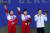 북한 금메달리스트 송국향(가운데), 은메달리스트 정춘희(왼쪽)와 함께 시상대에 오른 김수현이 동메달을 들고 환하게 웃고 있다. 장진영 기자