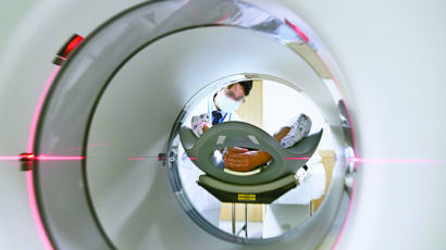 文케어 탓에…디스크 수술 3% 늘었는데, MRI는 20배로 폭증 