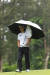 고진영이 8일 홍콩 골프클럽에서 열린 LET 팀 아람코 시리즈 연장에서 우산을 쓰고 페어웨이를 걸어가고 있다. 사진 LET