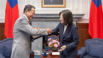 "'올 재팬'으로 지원"...대만 쌍십절 맞아 역대 최대급 日의원단 방문