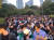 '2023 세계불꽃축제'가 진행된 지난 7일 오후 6시쯤 여의도 한강공원을 향해 사람들이 몰려들고 있다. 김민정 기자