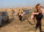 7일 네게브사막에서 열린 노바 음악축제에서 총격을 피해 뛰는 참가자들. [사진 트위터 캡처]