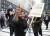 팔레스타인 지지자들이 9일(현지시간) 미국 뉴욕시에서 열린 가자 긴급 집회 행사에서 맨해튼 거리를 행진하고 있다. UPI=연합뉴스