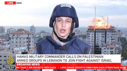 '펑' 소리에 비명 지른 기자…생방송에 '이스라엘 반격' 찍혔다