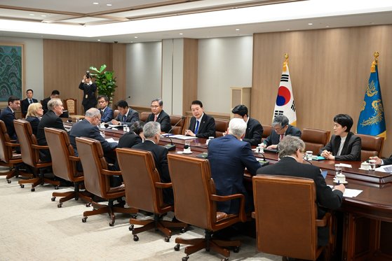 Korean economy expected to grow by 2.1% in 2024: Hana Institute
