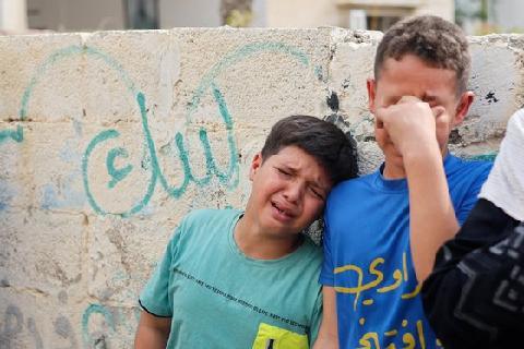 가자지구 탈출구가 없다…이집트 앞 피란민 "들여보내달라"