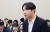 아이돌 그룹 '위너' 출신 남태현씨가 12일 국회에서 열린 보건복지위원회 국정감사에서 의원 질의에 답하고 있다. 연합뉴스