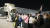  지난 10일(현지시간) 이스라엘 벤구리온 국제공항에서 멕시코 시민들이 본국 송환 비행기에 오르고 있다. 로이터=연합뉴스