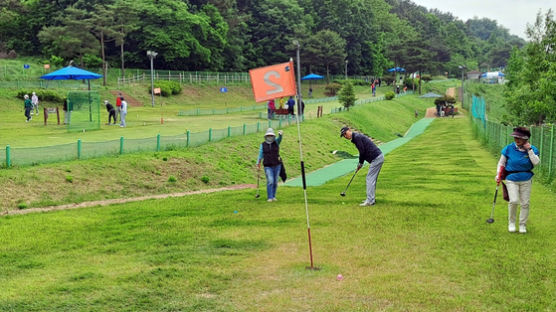 '흔한' 공원·수목원 대신 54홀 파크골프장...쓰레기매립장의 변신