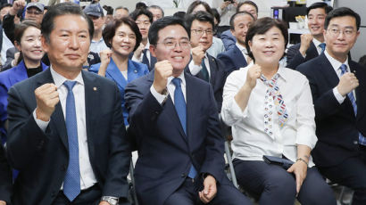 [사설] 여권의 총체적 쇄신과 성찰 없이는 국정 신뢰회복 어렵다