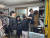지난 5월 서울 강남구 주택에서 발견된 외래 흰개미에 범정부 합동 역학조사를 벌이고 있는 모습. 사진 농림축산식품부=연합뉴스