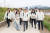 삼양홀딩스 김윤 회장이 임직원들과 해리염전 둘레길 트레킹을 하고 있다. 사진 삼양