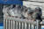 올 1월 8일 경북 포항시 죽도어시장 도로변에 비둘기들이 앉아 있다. 뉴스1