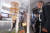 지난 6월 서울 동대문디자인플라자(DDP)에서 열린 국내 최대 양자 기술 관련 국제행사 ‘퀀텀 코리아 2023’에서 내빈들이 초전도 기반 50큐비트 양자컴퓨터 모형을 살펴보고 있다. [연합뉴스]