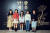 소중 학생기자단이 이승희(맨 왼쪽)·박지영(맨 왼쪽에서 두 번째)·조지현(맨 오른쪽) 학예연구사와 함께 '조선시대 웨딩드레스' 활옷에 대한 여러 가지 이야기를 알아봤다.