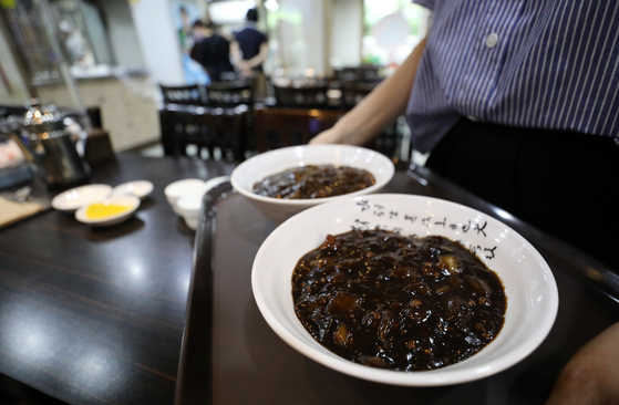 서울 자장면 한 그릇 첫 7000원 넘었다…가장 많이 오른 이것 