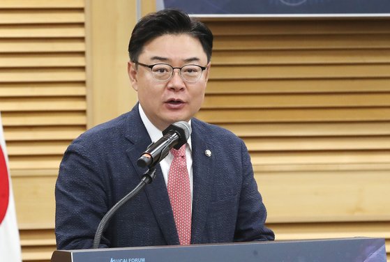 Inaugural Korea Picture Book Award honors Kim Jung