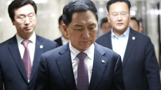 국민의힘 지지율 32%, 尹정부 출범 이후 최저…민주당 50.7% [리얼미터]