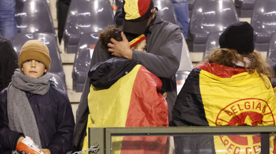 축구를 뒤흔든 테러의 그림자…총격 사건으로 벨기에-스웨덴전 중단