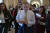 미국 하원 법사위원장인 짐 조던 공화당 의원(오하이오)이 취재진에 둘러싸인 채 17일(현지시간) 워싱턴 DC 의사당 복도를 걸어가고 있다. AP=연합뉴스