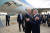 조 바이든 미국 대통령이 18일(현지시간) 이스라엘 벤구리온 국제공항에 도착해 베냐민 네타냐후 이스라엘 총리와 인사하고 있다. EPA=연합뉴스 