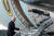조 바이든 미국 대통령이 17일(현지시간) 메릴랜드주 앤드류스 기지에서 이스라엘로 향하는 전용기 에어포스원에 탑승하고 있다. AFP=연합뉴스