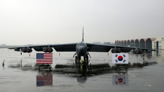 핵 폭격기 'B-52H' 전례 없는 韓 착륙…北 '특별관리' 들어갔다