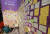 이태원 참사 1주기를 2주 앞둔 15일 서울 용산 이태원의 참사 골목에 설치된 '10.29 이태원 참사 기억의 길'에서 한 시민이 추모메세지를 붙이고 있다 [연합뉴스]