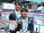 2022 항저우 장애인아시아경기대회에 출전한 보치아 국가대표 서민규(오른쪽)와 어머니 김은희씨. 사진 대한장애인체육회