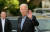 조 바이든 미국 대통령이 21일(현지시간) 델라웨어주 세인트 에드먼드 성당 미사에 참석한 뒤 기자들을 만나 질문에 답하고 있다. AFP=연합뉴스