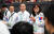22일 항저우 궁수 캐널 스포츠파크 체육관에서 열린 탁구 경기를 지켜보고 응원한 장미란 차관(오른쪽). 사진공동취재단 