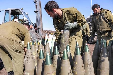 우크라·이스라엘 "포탄 달라"…미제 155mm포탄·스팅어 '쟁탈전'