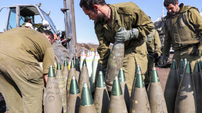 우크라·이스라엘 "포탄 달라"…미제 155mm포탄·스팅어 '쟁탈전'