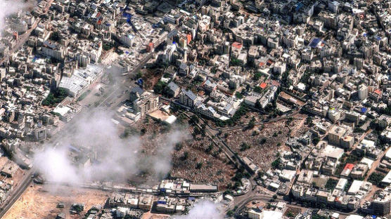 서방 "병원 참사, 이스라엘 소행 아냐...가자지구 로켓 공중 폭발한듯"