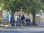 지난 8월 30일 스웨덴 스톡홀름 시내에서 '라떼파파'들이 삼삼오오 모여 유모차를 끌고 거리를 지나가고 있다. 스톡홀름=나상현 기자