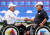 2022 항저우 장애인아시아경기대회 남자 B6 론볼 준결승에서 승리한 황동기(오른쪽)과 악수하는 임천규. 사진 대한장애인체육회