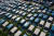 잡초와 쓰레기 가운데 수백 대의 전기 자동차가 사용되지 않은 채 방치되어 있다. 블룸버그