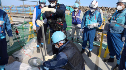 日후쿠시마 작업원 5명, 오염수 뒤집어썼다…"피폭 가능성"