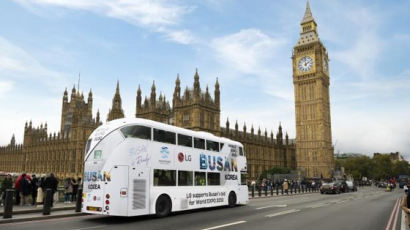 “부산 이즈 레디!”…LG ‘엑스포 버스’ 런던 시내 달린다