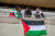 미국 MIT 대학에서 팔레스타인 국기를 건 학생들. AFP=연합뉴스