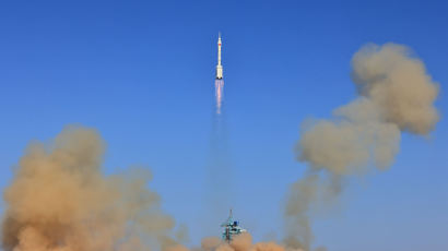 [CMG중국통신] 中 선저우 17호 발사 성공… 6개월 ‘우주 체류’
